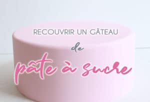 Couverture parfaite d’un gâteau en pâte à sucre