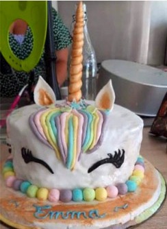 Le gâteau licorne de Béatrice avant la formation