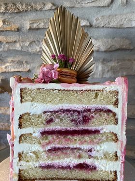Part d’un layer cake à 5 couches, faite par une élève